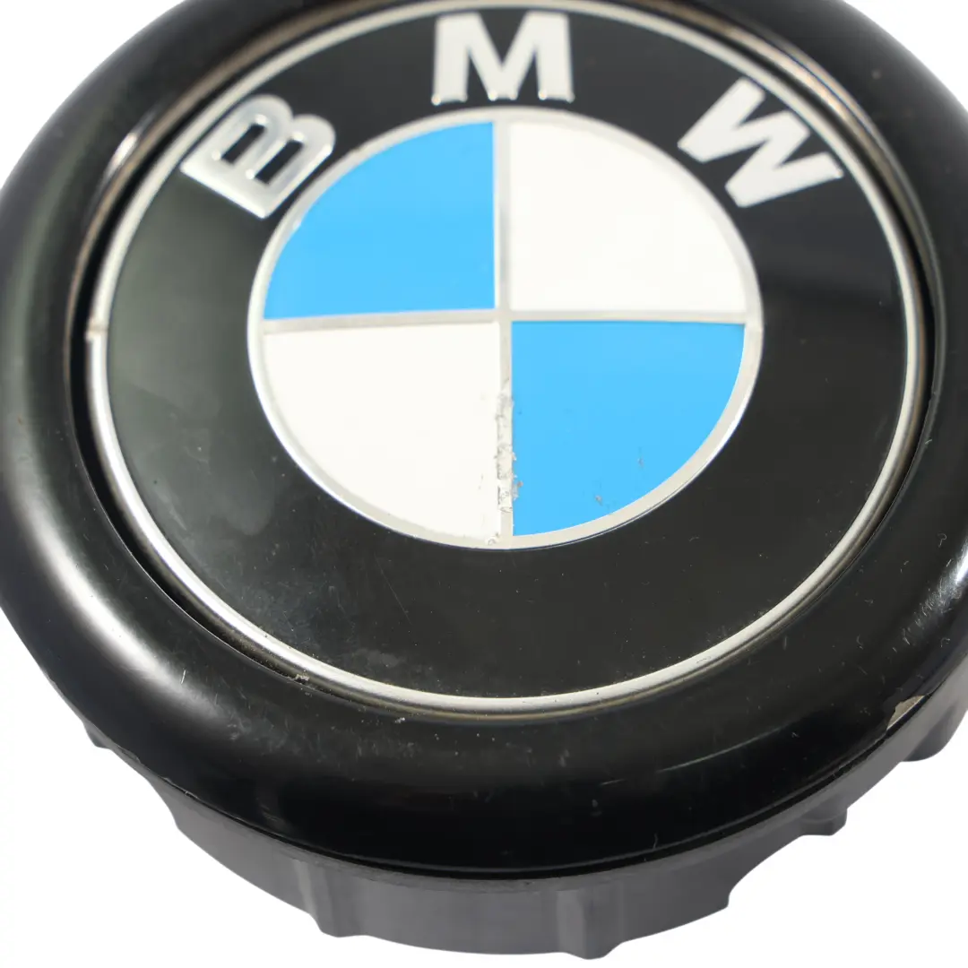 Emblemat Klapy Bagażnika Przycisk Otwierania Czarny do BMW F20 F21 o numerze 7248535 BMW F20 F21 Emblemat Klapy Bagażnika Przycisk Otwierania Czarny - SKU 7248535-4 - Numer Części 7248535