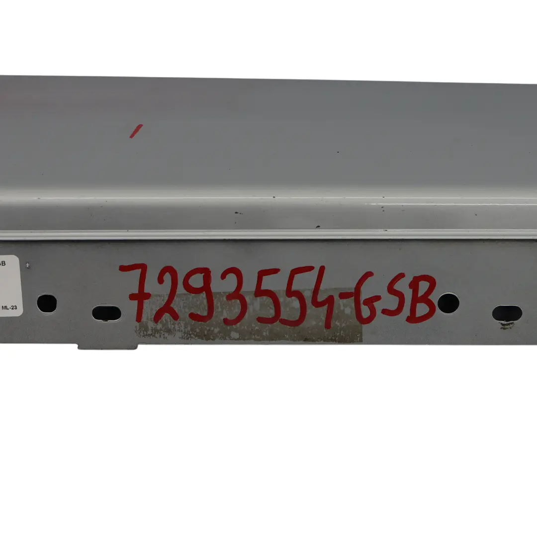 Striscia Davanzale Gonna Laterale Destra Glacier Silver - A83 per BMW F20 con numero di parte 7293554 BMW F20 Striscia Davanzale Gonna Laterale Destra Glacier Silver - A83 - SKU 7293554-GSB - Numero di parte 7293554