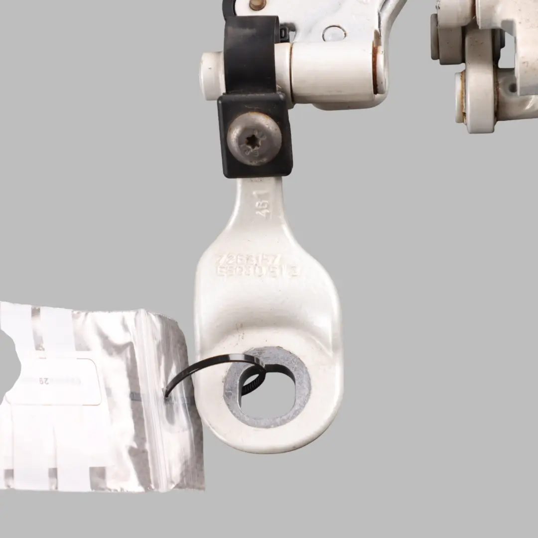 Charnière Coffre Arrière Gauche Blanc Minéral Métallisé A96 7263157 pour BMW F31 à propos du numéro de pièce 7298069 BMW F31 Charnière Coffre Arrière Gauche Blanc Minéral Métallisé A96 7263157 - SKU 7298069-MW - Numéro de pièce 7298069