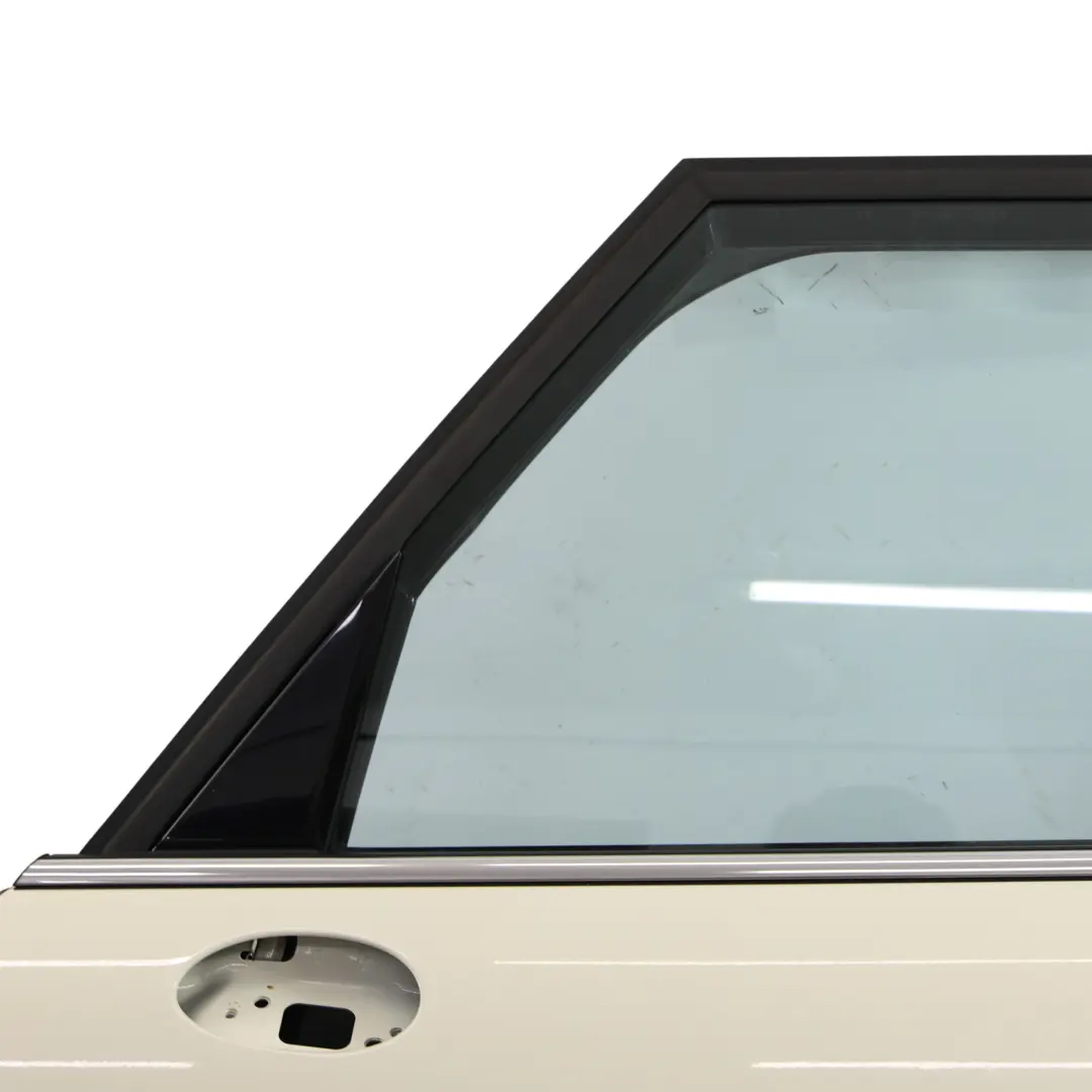 Puerta Delantera Izquierda Panel Revestimiento Pepper Blanco - 850 para Mini F55 con número de pieza 7327445 Mini F55 Puerta Delantera Izquierda Panel Revestimiento Pepper Blanco - 850 - SKU 7327445-PW - Número de pieza 7327445