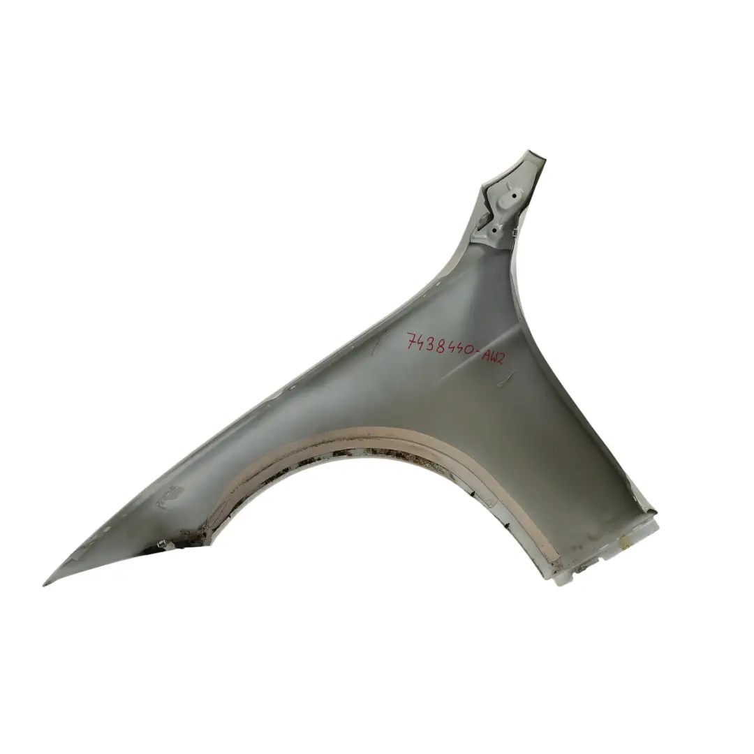 Parafango anteriore lato destro Alpinweiss 3 Bianco - 300 per BMW F30 F31 con numero di parte 7438440 BMW F30 F31 Parafango anteriore lato destro Alpinweiss 3 Bianco - 300 - SKU 7438440-AW2 - Numero di parte 7438440