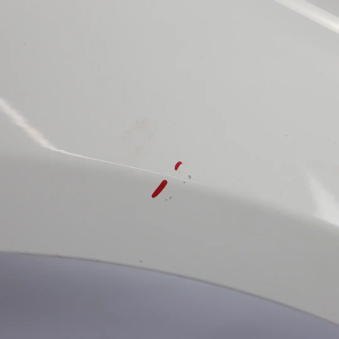 Parafango anteriore lato destro Alpinweiss 3 Bianco - 300 per BMW F30 F31 con numero di parte 7438440 BMW F30 F31 Parafango anteriore lato destro Alpinweiss 3 Bianco - 300 - SKU 7438440-AW2 - Numero di parte 7438440