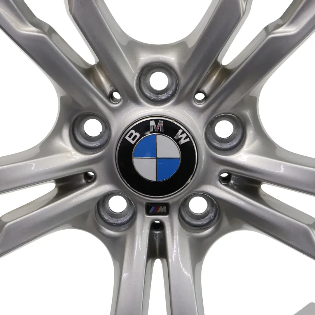 Cerchio in lega argento 18" 8J ET:34 M Doppie razze 441 per BMW F30 F31 F32 con numero di parte 7846778 BMW F30 F31 F32 Cerchio in lega argento 18" 8J ET:34 M Doppie razze 441 - SKU 7846778-2 - Numero di parte 7846778
