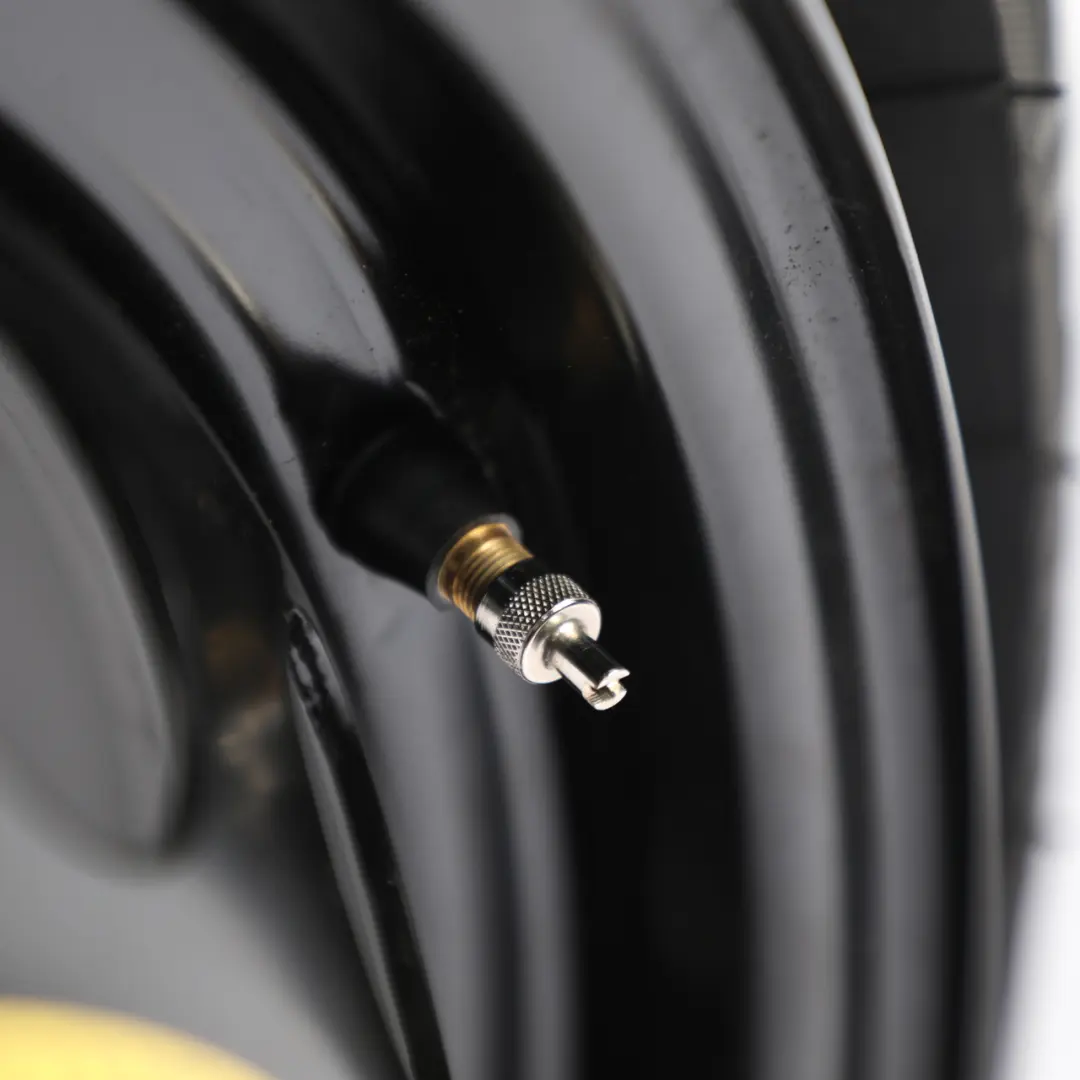 7L Ersatzrad Vredestein Reifen 6,5J ET:40 R17 195/80 für VW Touareg mit Teilenummer 7L6601027B VW Touareg 7L Ersatzrad Vredestein Reifen 6,5J ET:40 R17 195/80 - SKU 7L6601027B - Teilenummer 7L6601027B