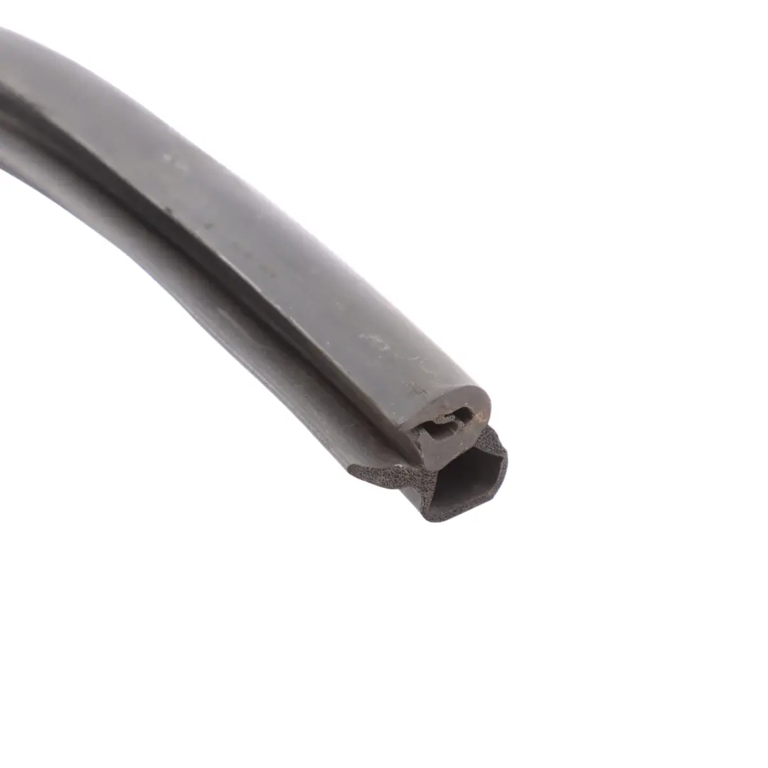Motorhaube Dichtung Gummi Leiste für Porsche Cayenne 92A mit Teilenummer 7P5823727B Porsche Cayenne 92A Motorhaube Dichtung Gummi Leiste - SKU 7P5823727B - Teilenummer 7P5823727B