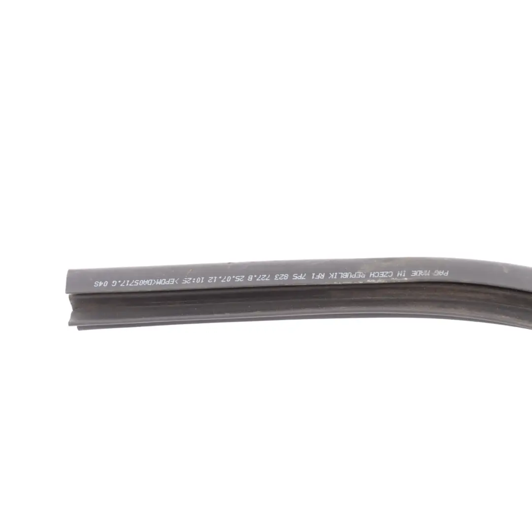 Motorhaube Dichtung Gummi Leiste für Porsche Cayenne 92A mit Teilenummer 7P5823727B Porsche Cayenne 92A Motorhaube Dichtung Gummi Leiste - SKU 7P5823727B - Teilenummer 7P5823727B