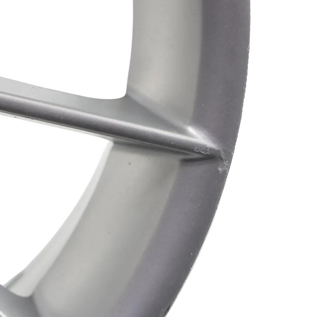 Felga Aluminiowa Srebrna 18" 8J ET:40 VIA do BMW E90 o numerze 8036933 BMW E90 Felga Aluminiowa Srebrna 18" 8J ET:40 VIA - SKU 8036933-VIA - Numer Części 8036933