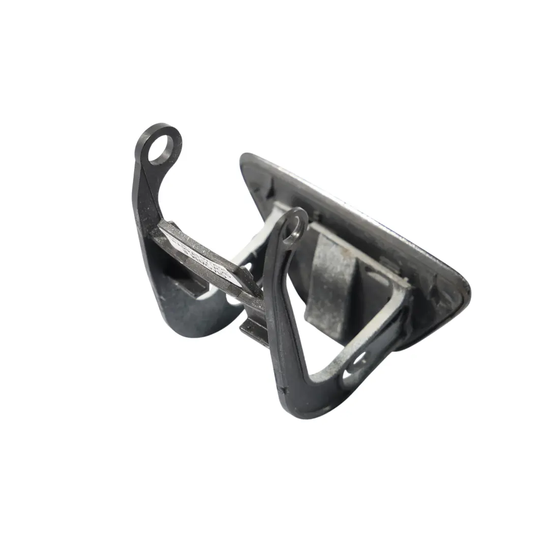 Ugello Lavafari Faro Anteriore Sinistro Nero Carbonio 416 per BMW F10 con numero di parte 8048679 BMW F10 Ugello Lavafari Faro Anteriore Sinistro Nero Carbonio 416 - SKU 8048679-CAR - Numero di parte 8048679