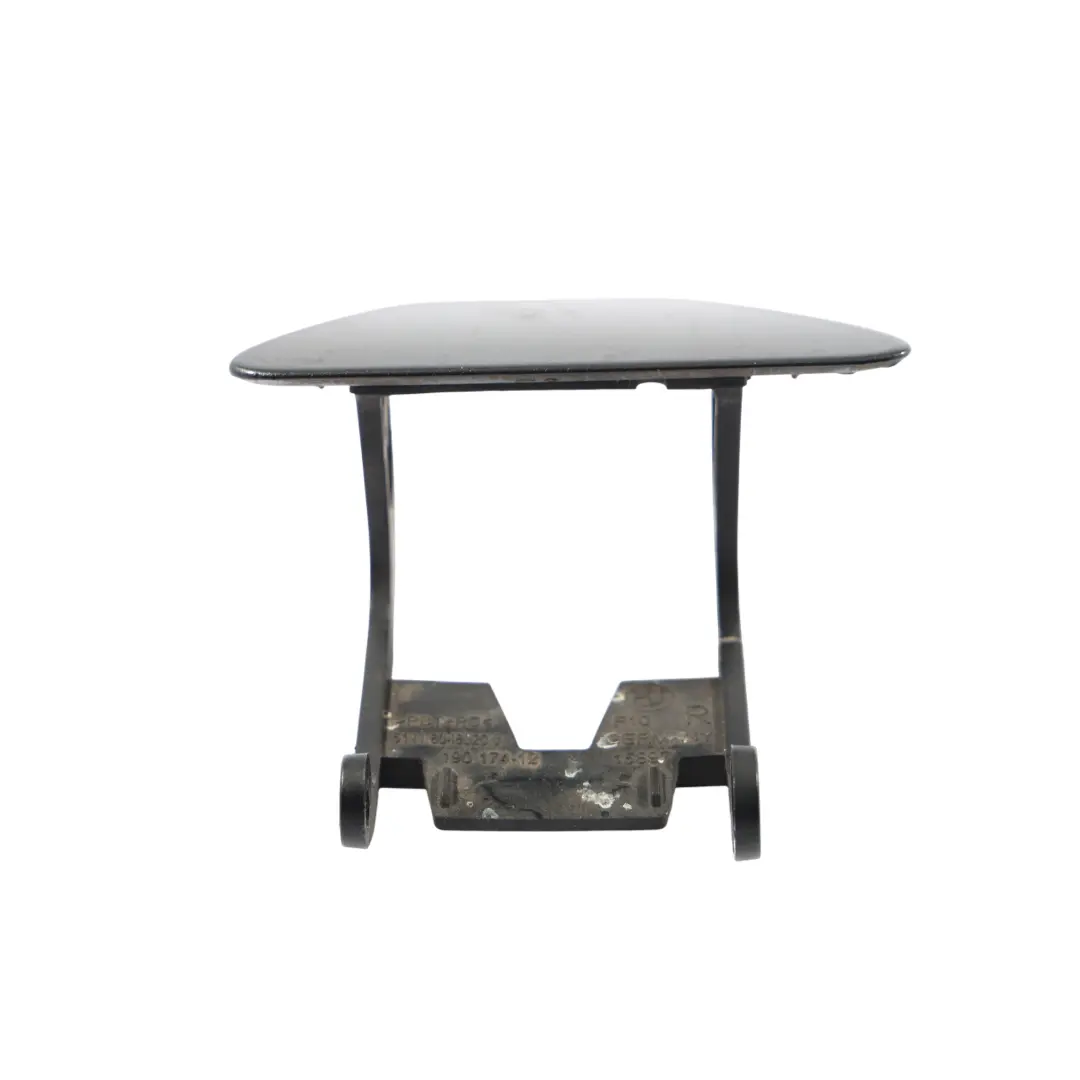 Ugello Spruzzatore Lavavetri Anteriore Faro Destro Sophistograu - A90 per BMW F10 con numero di parte 8048020 BMW F10 Ugello Spruzzatore Lavavetri Anteriore Faro Destro Sophistograu - A90 - SKU 8048680-SOP - Numero di parte 8048020