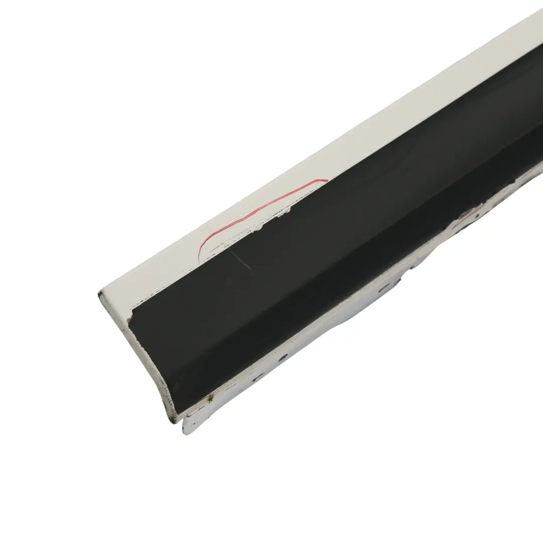 Striscia Davanzale Gonna Laterale Sinistra Alpinweiss Bianco 300 per BMW F20 M Sport con numero di parte 8056815 BMW F20 M Sport Striscia Davanzale Gonna Laterale Sinistra Alpinweiss Bianco 300 - SKU 8056815-AW - Numero di parte 8056815