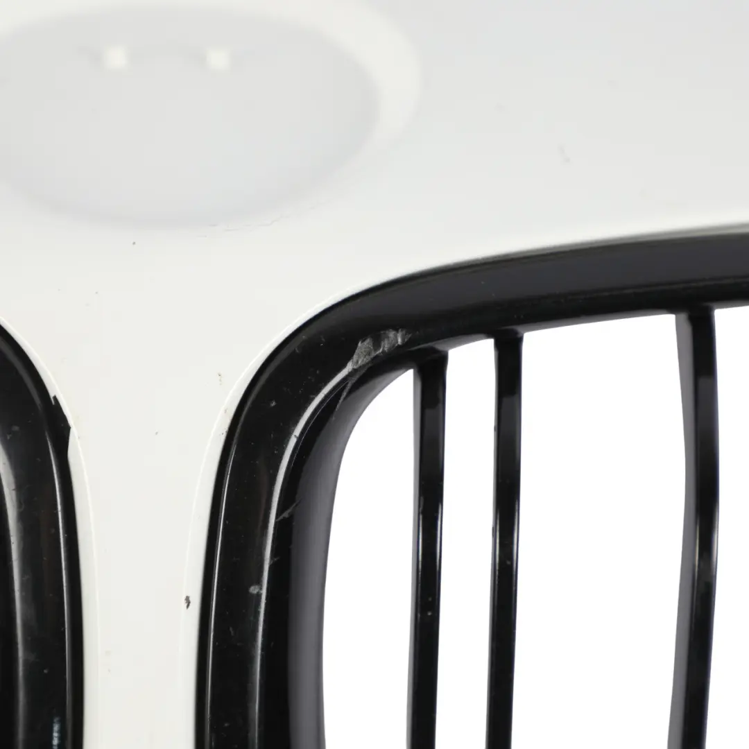 Zderzak Przedni M-Pakiet Alpinweiss 3 Biały - 300 do BMW F30 F31 o numerze 8067941 BMW F30 F31 Zderzak Przedni M-Pakiet Alpinweiss 3 Biały - 300 - SKU 8067941-AW - Numer Części 8067941