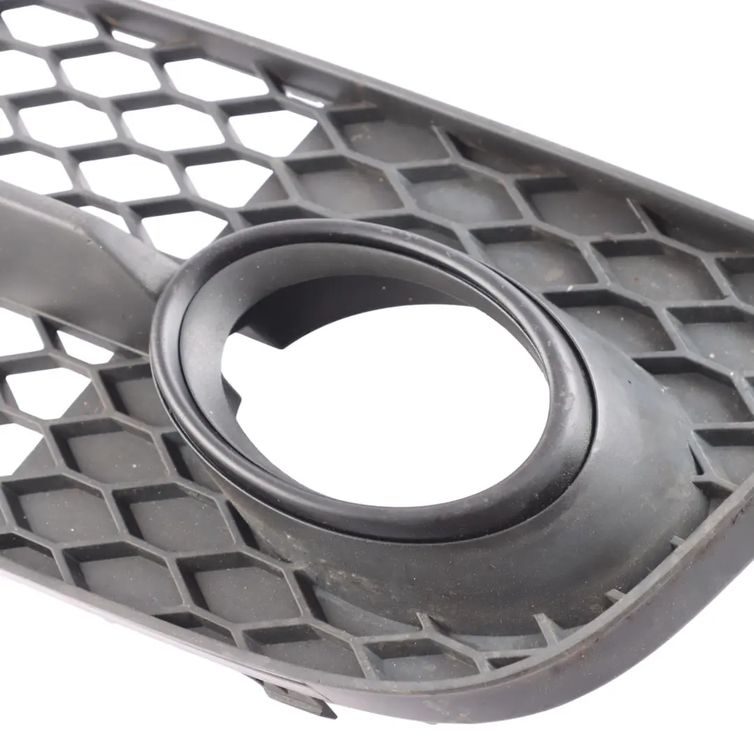 Front Bumper Fog Light Cover Grid Grille Trim Right O/S to Audi TT 8J with Part number 8J0807682H Audi TT 8J Front Bumper Fog Light Cover Grid Grille Trim Right O/S - SKU 8J0807682H - Part number 8J0807682H