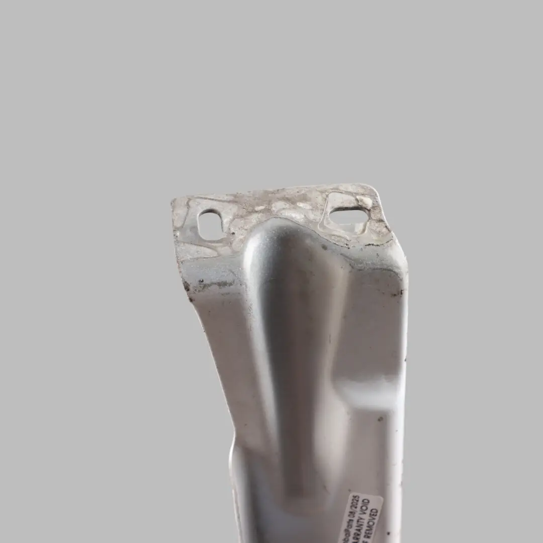 Fender Bracket Holder Front Right O/S Ibis White - Y9C to Audi A4 B8 with Part number 8K0821136J Audi A4 B8 Fender Bracket Holder Front Right O/S Ibis White - Y9C - SKU 8K0821136J-IWH - Part number 8K0821136J