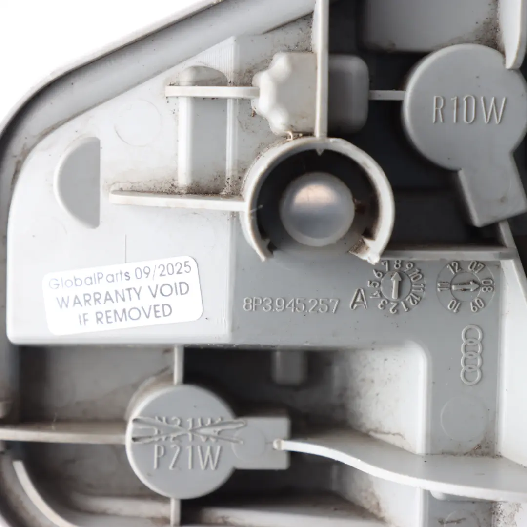 Uchwyt Żarówki Lampy Tylnej Tył Lewy do Audi A3 8P o numerze 8P3945257A Audi A3 8P Uchwyt Żarówki Lampy Tylnej Tył Lewy - SKU 8P3945257A - Numer Części 8P3945257A