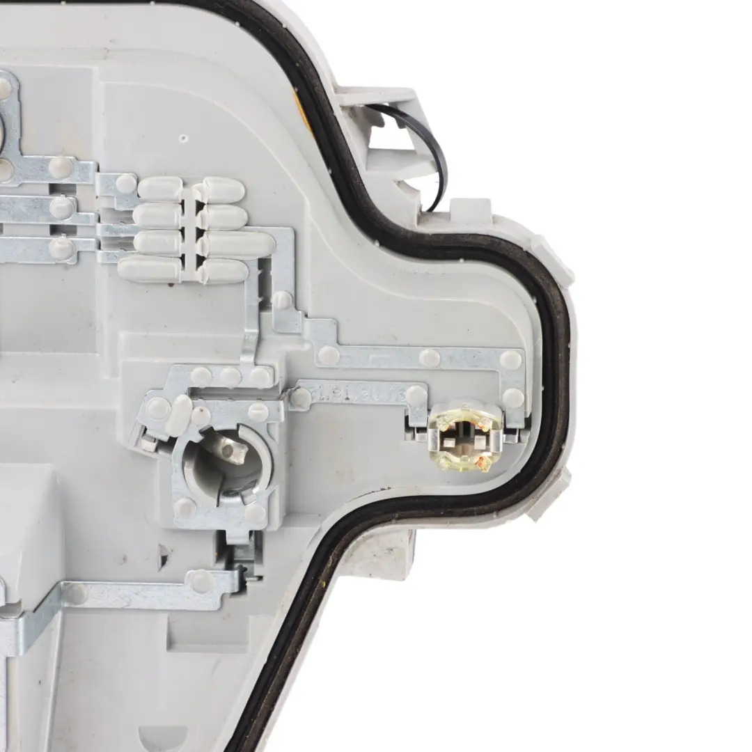 3Dr Rücklicht Glühbirnenhalter Halterung Links für Audi A3 8P mit Teilenummer 8P3945257A Audi A3 8P 3Dr Rücklicht Glühbirnenhalter Halterung Links - SKU 8P3945257A - Teilenummer 8P3945257A