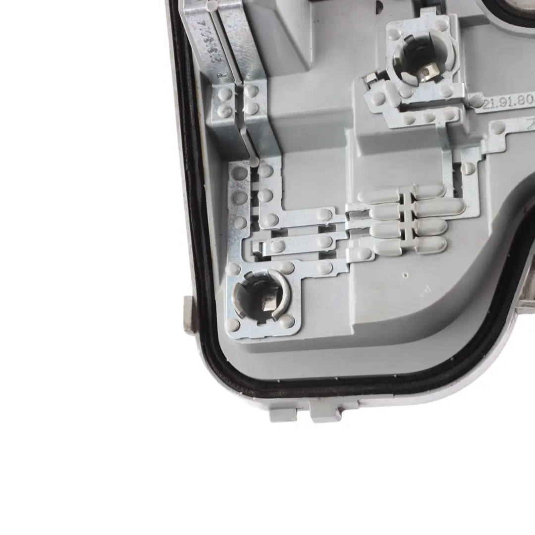 3Dr Oprawka Żarówki Tylna Prawa do Audi A3 8P o numerze 8P3945258A Audi A3 8P 3Dr Oprawka Żarówki Tylna Prawa - SKU 8P3945258A - Numer Części 8P3945258A