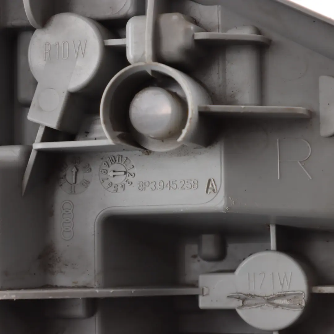 Audi A3 8P 3-Türer Heckleuchte Glühbirne Halter Halterung Rechts - SKU 8P3945258A - Teilenummer 8P3945258A