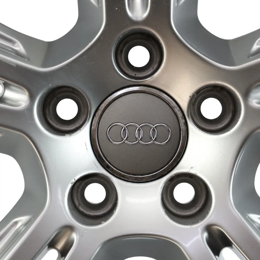 Llanta Aleación Ligera Plateada 20" 8,5J ET:33 para Audi Q5 8R con número de pieza 8R0601025Q Audi Q5 8R Llanta Aleación Ligera Plateada 20" 8,5J ET:33 - SKU 8R0601025Q-1 - Número de pieza 8R0601025Q