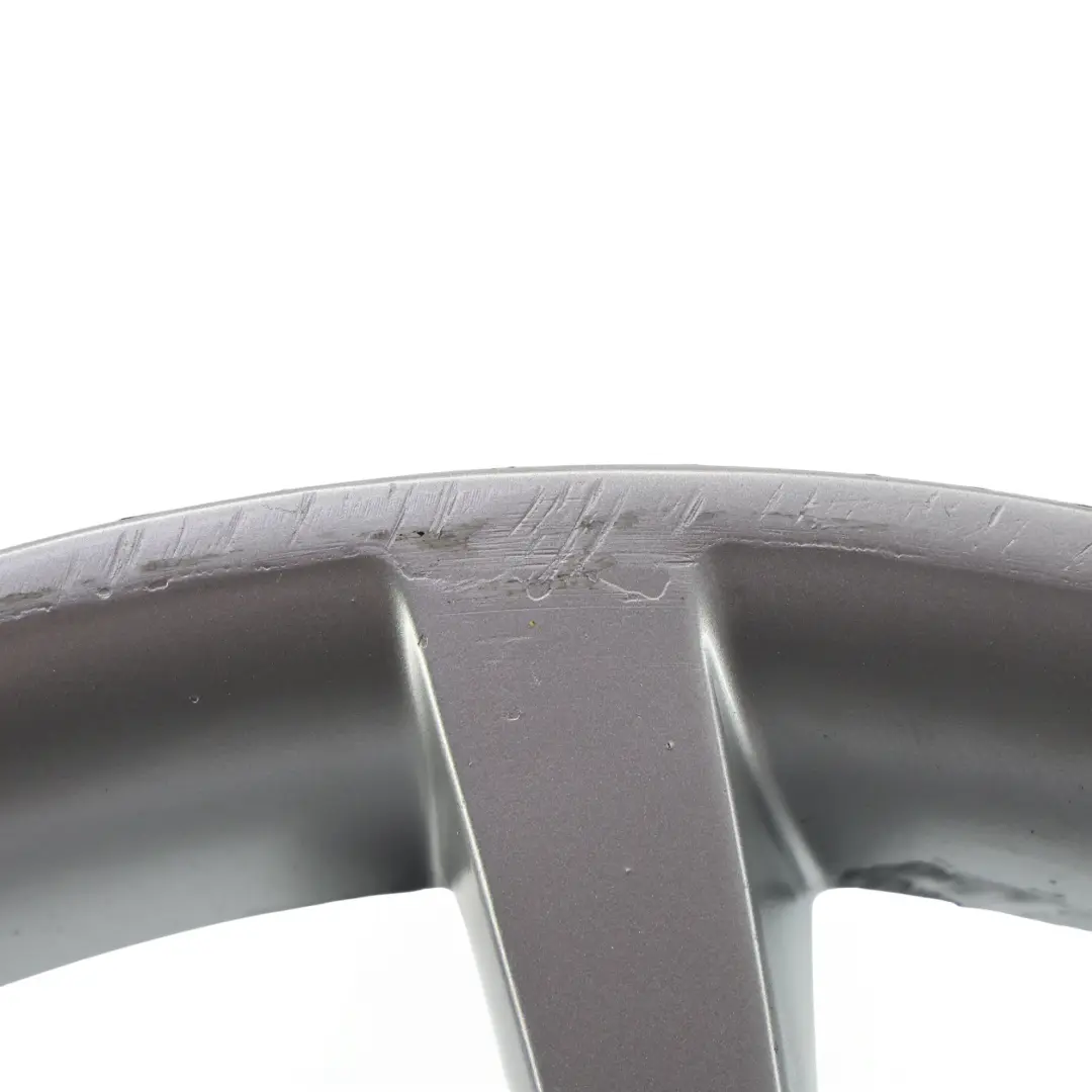 Srebrna Felga Aluminiowa 18" 8.5J ET:29 do Audi A5 8T o numerze 8T0601025E Audi A5 8T Srebrna Felga Aluminiowa 18" 8.5J ET:29 - SKU 8T0601025E-2 - Numer Części 8T0601025E