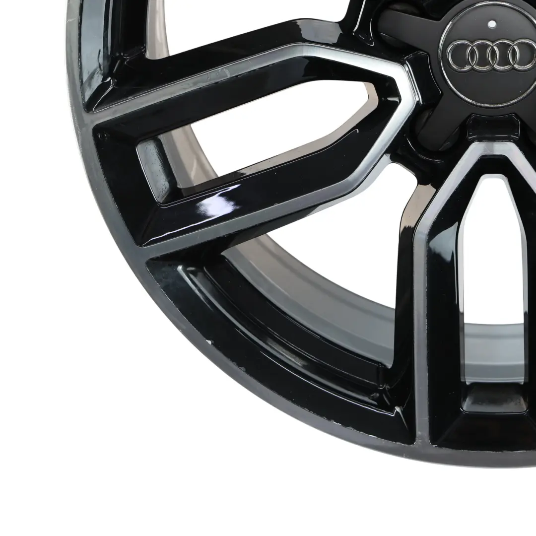 Felga Aluminiowa Srebrno Czarna 18" ET:51 7,5J do Audi A3 8V o numerze 8V0601025M Audi A3 8V Felga Aluminiowa Srebrno Czarna 18" ET:51 7,5J - SKU 8V0601025M-8 - Numer Części 8V0601025M