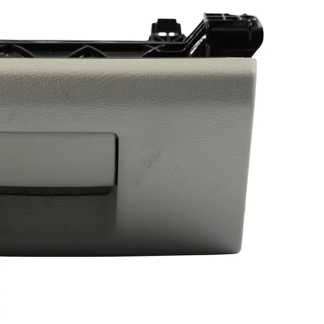 Audi A3 8V Sitz Schublade Fach Ablagefach Rechts Silber - SKU 8V0881578-1 - Teilenummer 8V0881578