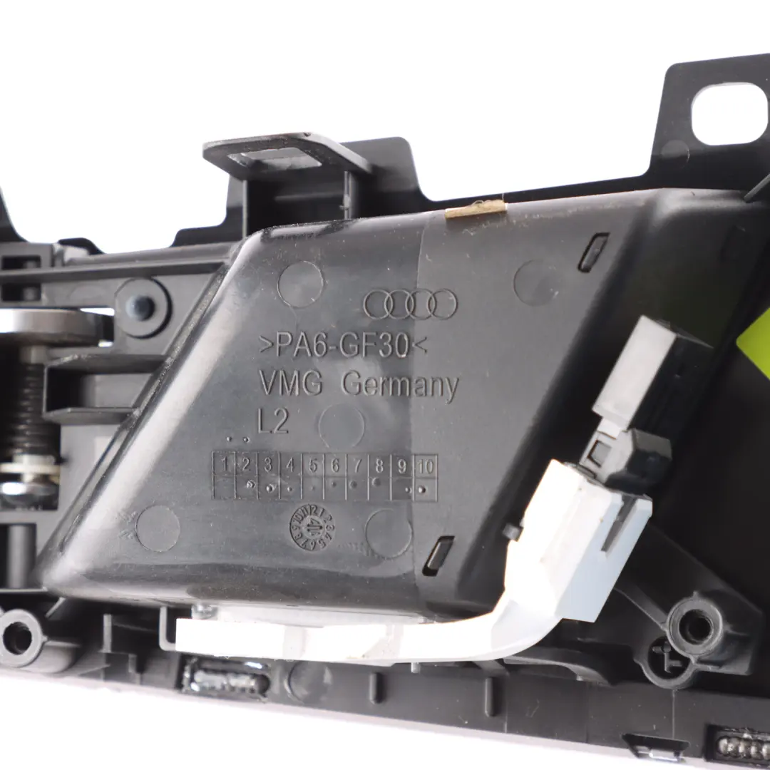 Poignée Intérieure Couvercle Porte Arrière Gauche pour Audi A5 F5 à propos du numéro de pièce 8W0959527 Audi A5 F5 Poignée Intérieure Couvercle Porte Arrière Gauche - SKU 8W0959527 - Numéro de pièce 8W0959527
