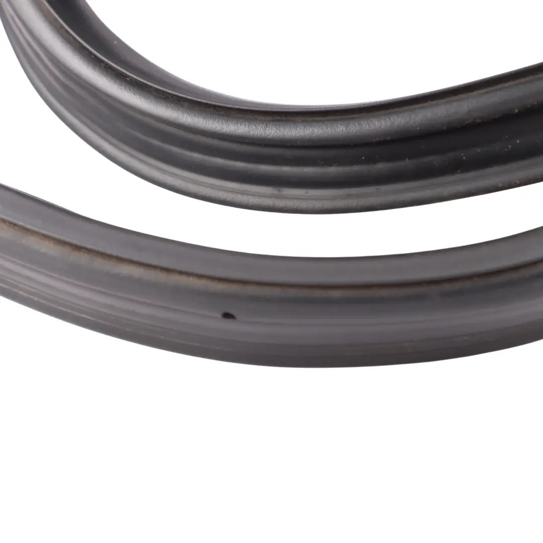 Boot Lid Tailgate Door Rubber Seal Gasket 7P5827705G to Porsche Cayenne 92A Rear with Part number 95851270501 Porsche Cayenne 92A Rear Boot Lid Tailgate Door Rubber Seal Gasket 7P5827705G - SKU 95851270501 - Part number 95851270501