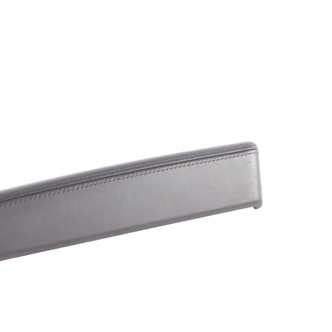 Porsche Cayenne 92A Türkarte Armlehne Vorne Rechts Schwarz Leder 7P5867174 - SKU 95855517401 - Teilenummer 95855517401