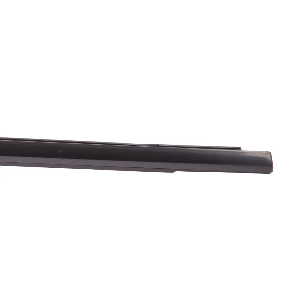 Porsche Cayenne 92A Uszczelka Drzwi Przednich Prawa 7P0837478E - SKU 95855947611 - Numer Części 95855947611