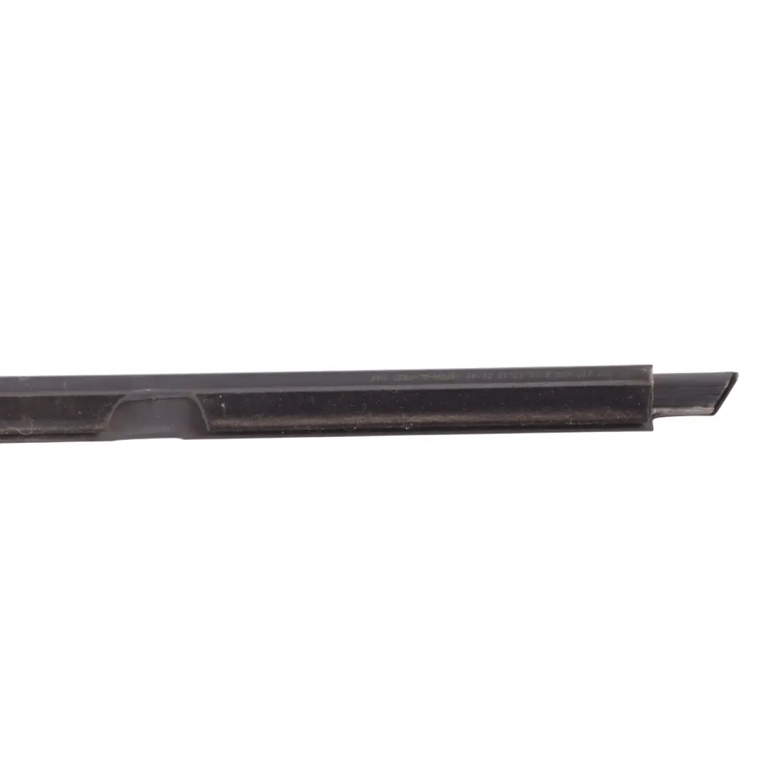 Porsche Cayenne 92A Türdichtung Vorne Rechts 7P0837478E - SKU 95855947611 - Teilenummer 95855947611