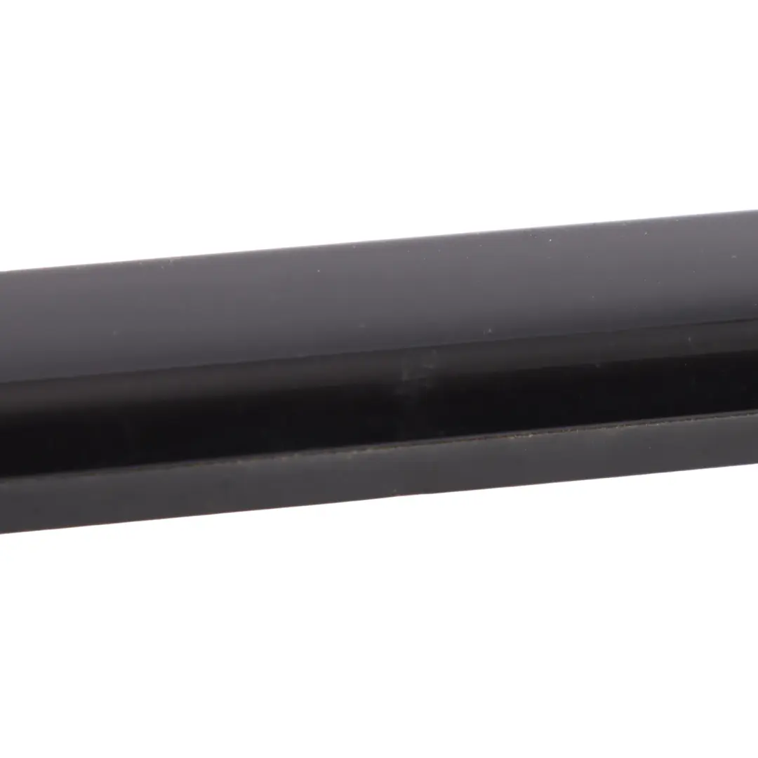 Joint D'Étanchéité Porte Arrière Droite pour Porsche Cayenne 92A à propos du numéro de pièce 95855947811 Porsche Cayenne 92A Joint D'Étanchéité Porte Arrière Droite - SKU 95855947811 - Numéro de pièce 95855947811