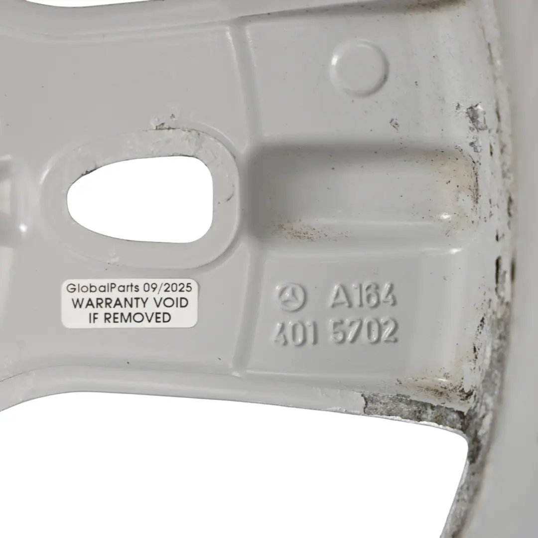 Llanta De Aleación Plateada 18" 8J ET:60 5 Radios para Mercedes ML W164 con número de pieza A1644015702 Mercedes ML W164 Llanta De Aleación Plateada 18" 8J ET:60 5 Radios - SKU A1644015702-2 - Número de pieza A1644015702