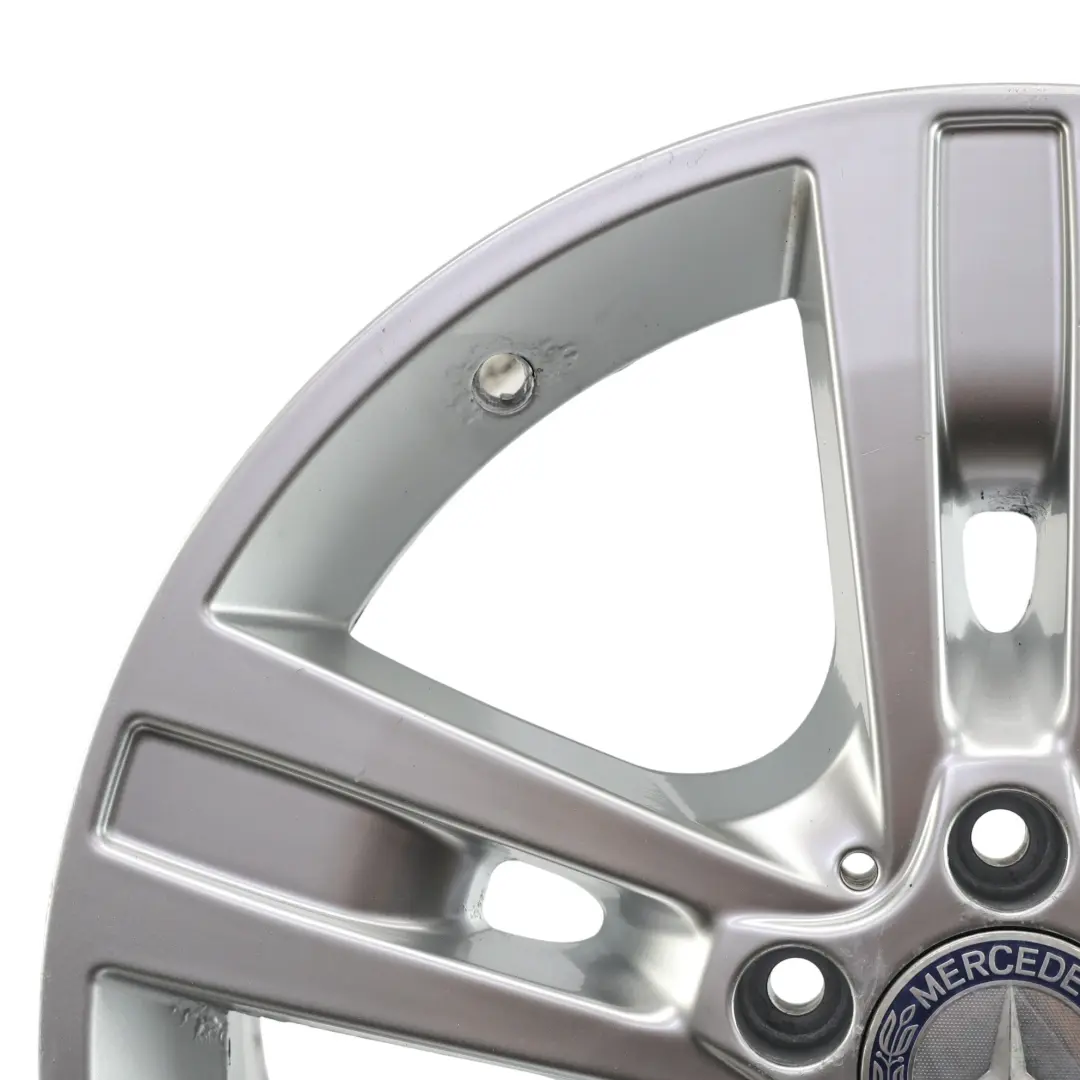 Jante En Alliage Argenté 18" 8J ET:60 5 Branches pour Mercedes ML W164 à propos du numéro de pièce A1644015702 Mercedes ML W164 Jante En Alliage Argenté 18" 8J ET:60 5 Branches - SKU A1644015702-2 - Numéro de pièce A1644015702