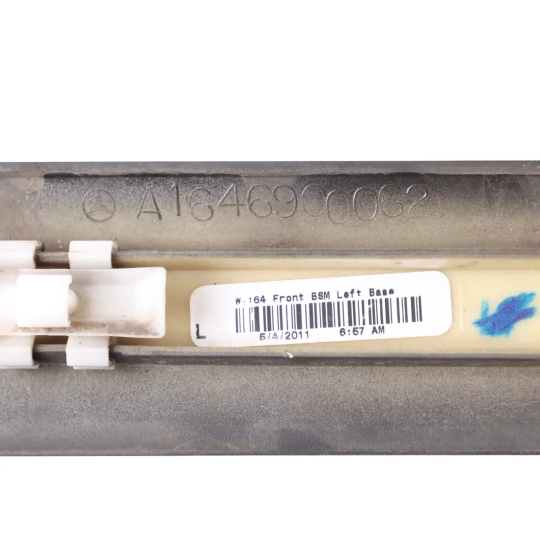 Moulure Porte Avant Gauche Panneau Extérieur Noir Obsidien - 197 pour Mercedes W164 à propos du numéro de pièce A1646900062 Mercedes W164 Moulure Porte Avant Gauche Panneau Extérieur Noir Obsidien - 197 - SKU A1646900062-OB - Numéro de pièce A1646900062