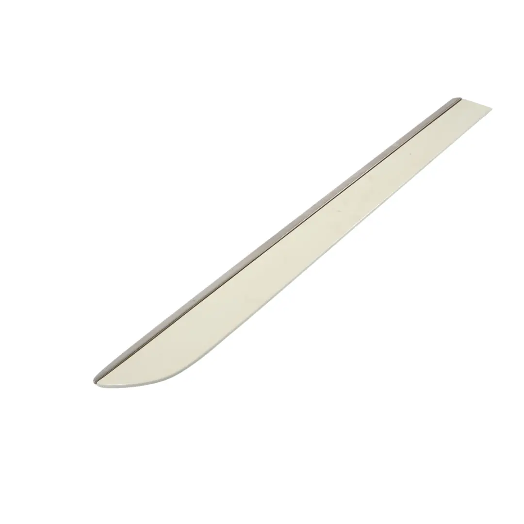 Modanatura Portiera Posteriore Destra Diamond White - 799 per Mercedes ML W164 con numero di parte A1646905462 Mercedes ML W164 Modanatura Portiera Posteriore Destra Diamond White - 799 - SKU A1646905462-DWM - Numero di parte A1646905462