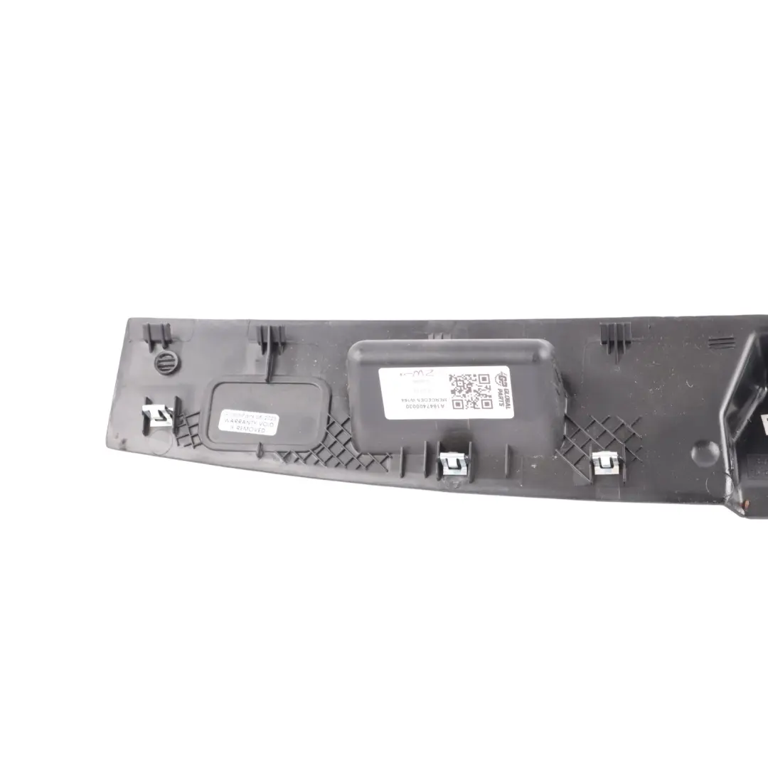 Couvercle de panneau de garniture de hayon Noir pour Mercedes ML W164 à propos du numéro de pièce A1647400030 Mercedes ML W164 Couvercle de panneau de garniture de hayon Noir - SKU A1647400030 - Numéro de pièce A1647400030