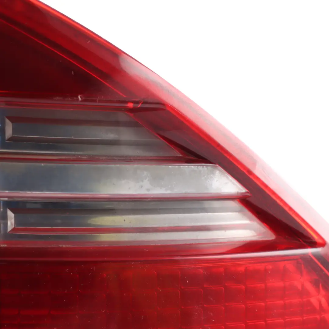 Feu arrière droit Panneau latéral pour Mercedes GL X164 à propos du numéro de pièce A1648204264 Mercedes GL X164 Feu arrière droit Panneau latéral - SKU A1648204264 - Numéro de pièce A1648204264