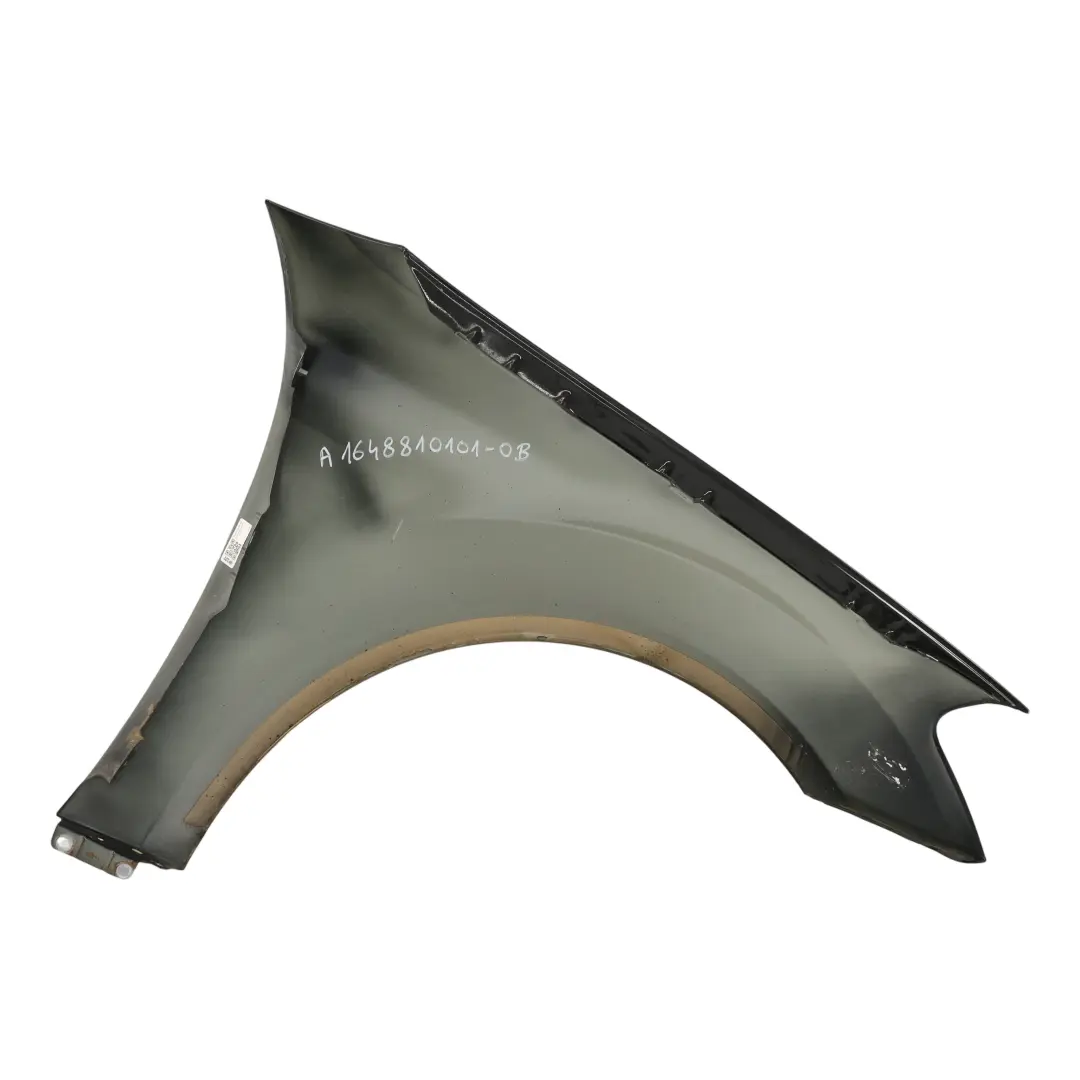 Pannello Laterale Anteriore Sinistro Parafango Obsidian Black 197 per Mercedes W164 con numero di parte A1648810101 Mercedes W164 Pannello Laterale Anteriore Sinistro Parafango Obsidian Black 197 - SKU A1648810101-OB - Numero di parte A1648810101