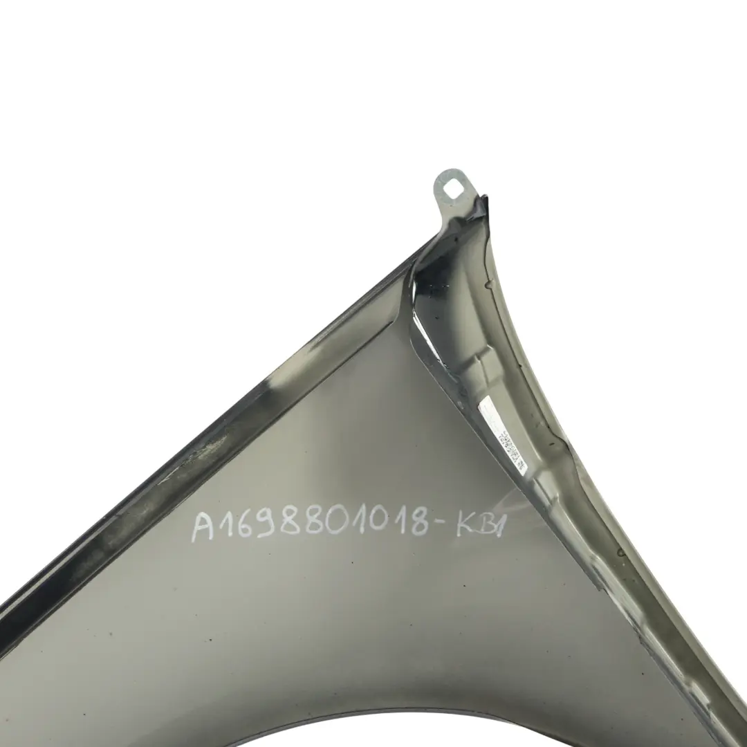 Pannello laterale anteriore destro Parafango Cosmic Black 191 per Mercedes W245 con numero di parte A1698801018 Mercedes W245 Pannello laterale anteriore destro Parafango Cosmic Black 191 - SKU A1698801018-KB1 - Numero di parte A1698801018