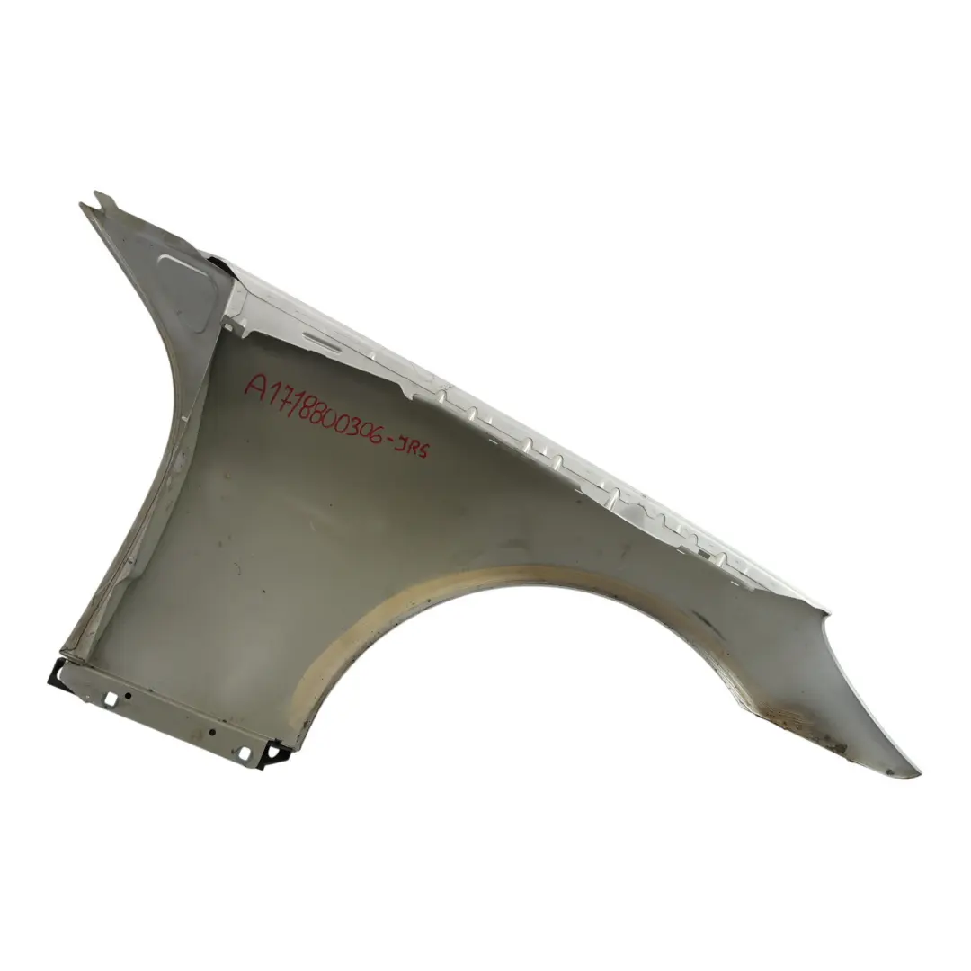 Embellecedor Guardabarros Delantero Izquierdo Iridium Silver - 775 para Mercedes R171 con número de pieza A1718800306 Mercedes R171 Embellecedor Guardabarros Delantero Izquierdo Iridium Silver - 775 - SKU A1718800306-IRS - Número de pieza A1718800306