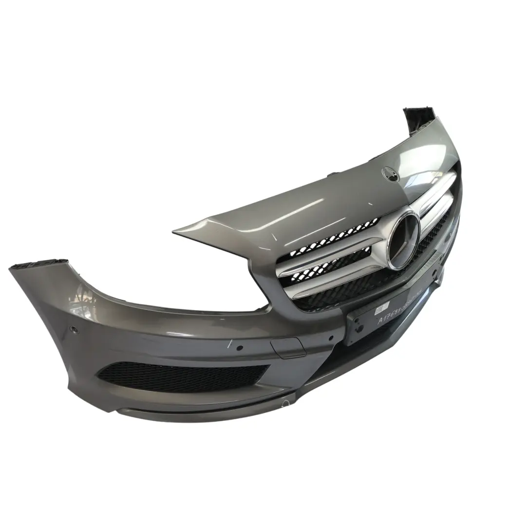 Zderzak Przedni AMG Mountain Grey Metallic - 787 do Mercedes W176 o numerze A1768805540 Mercedes W176 Zderzak Przedni AMG Mountain Grey Metallic - 787 - SKU A1768805540-MG - Numer Części A1768805540