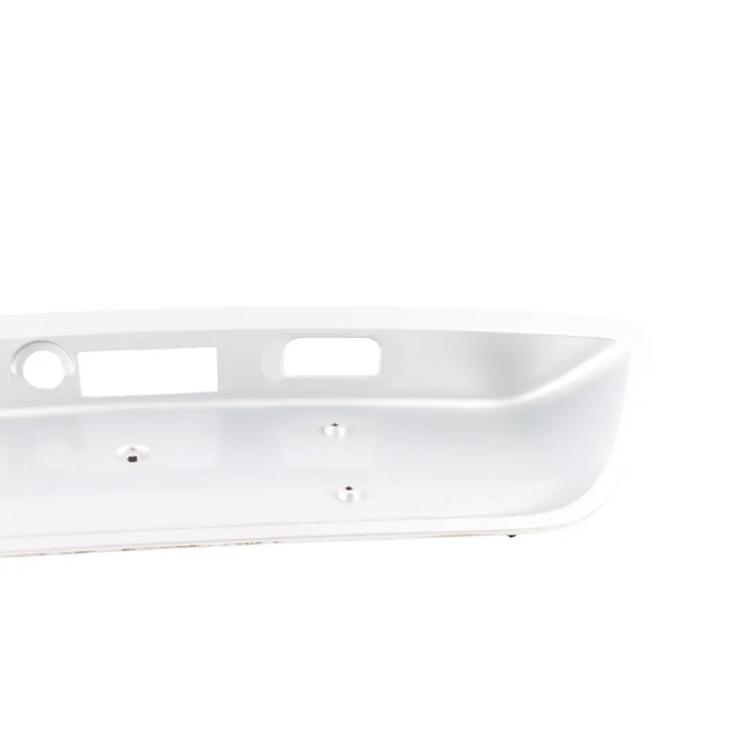 Tapa Maletero Portamatrículas Embellecedor Plata Brillante - 744 para Mercedes W203 con número de pieza A2207500281 Mercedes W203 Tapa Maletero Portamatrículas Embellecedor Plata Brillante - 744 - SKU A2037500881-BS - Número de pieza A2207500281
