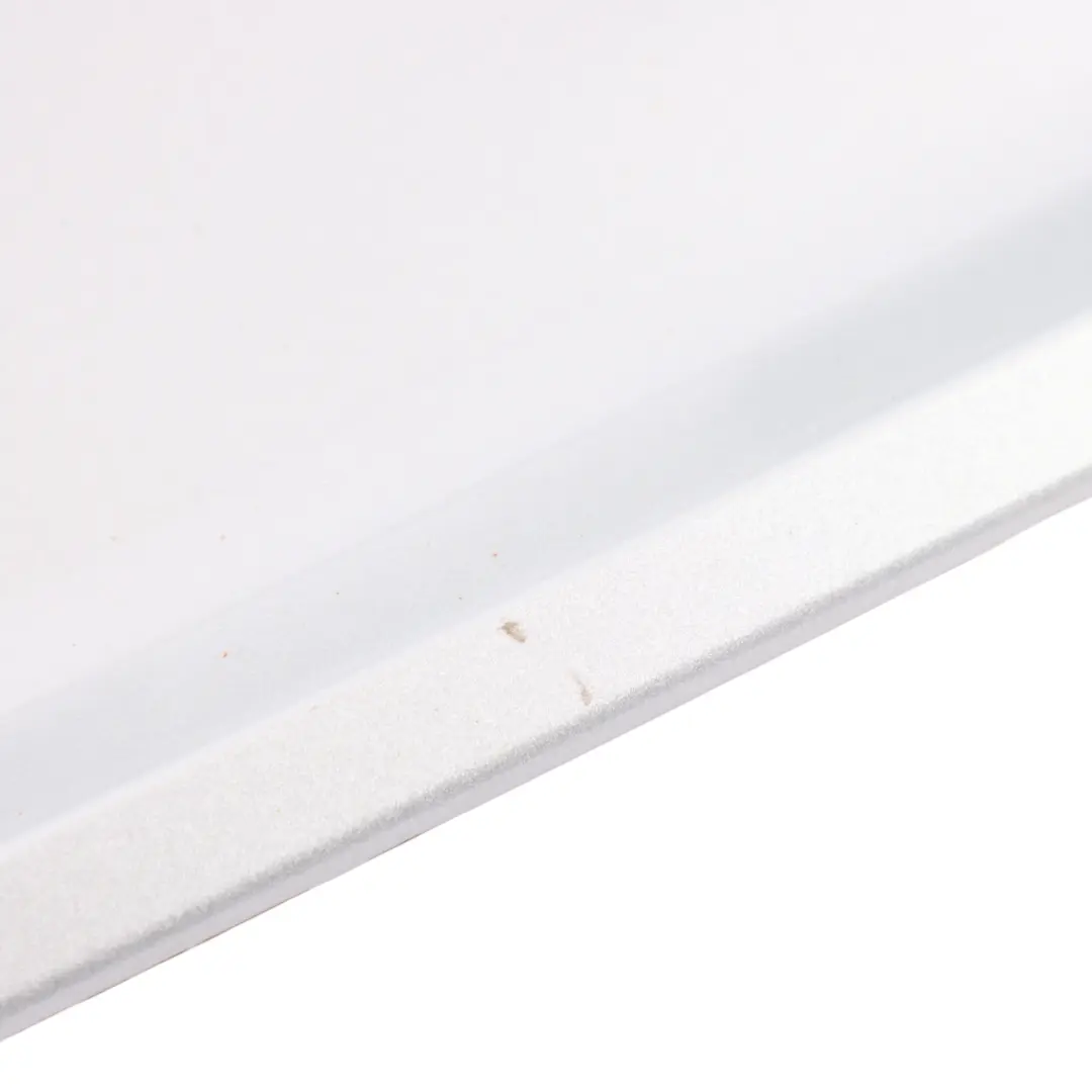 Tapa Maletero Portamatrículas Embellecedor Plata Brillante - 744 para Mercedes W203 con número de pieza A2207500281 Mercedes W203 Tapa Maletero Portamatrículas Embellecedor Plata Brillante - 744 - SKU A2037500881-BS - Número de pieza A2207500281