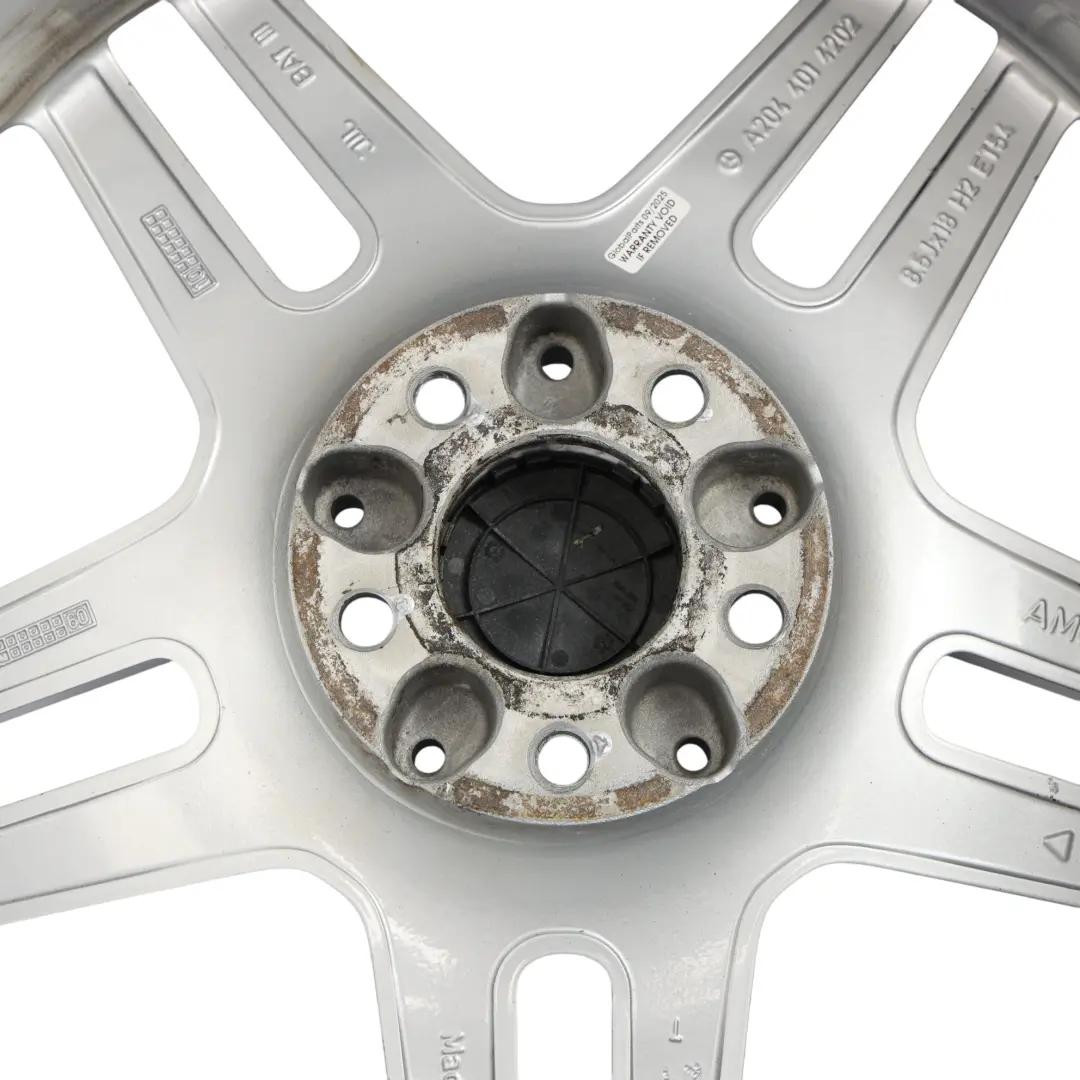 Jante Arrière En Alliage Argenté 18" 8,5J ET:54 pour Mercedes W204 AMG à propos du numéro de pièce A2044014202 Mercedes W204 AMG Jante Arrière En Alliage Argenté 18" 8,5J ET:54 - SKU A2044014202-4 - Numéro de pièce A2044014202