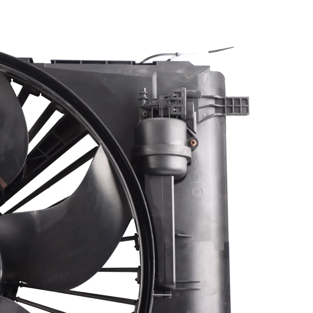 Motorkühlung Lüfter Kühler für Mercedes W204 W212 mit Teilenummer A2045000393 Mercedes W204 W212 Motorkühlung Lüfter Kühler - SKU A2045000393 - Teilenummer A2045000393