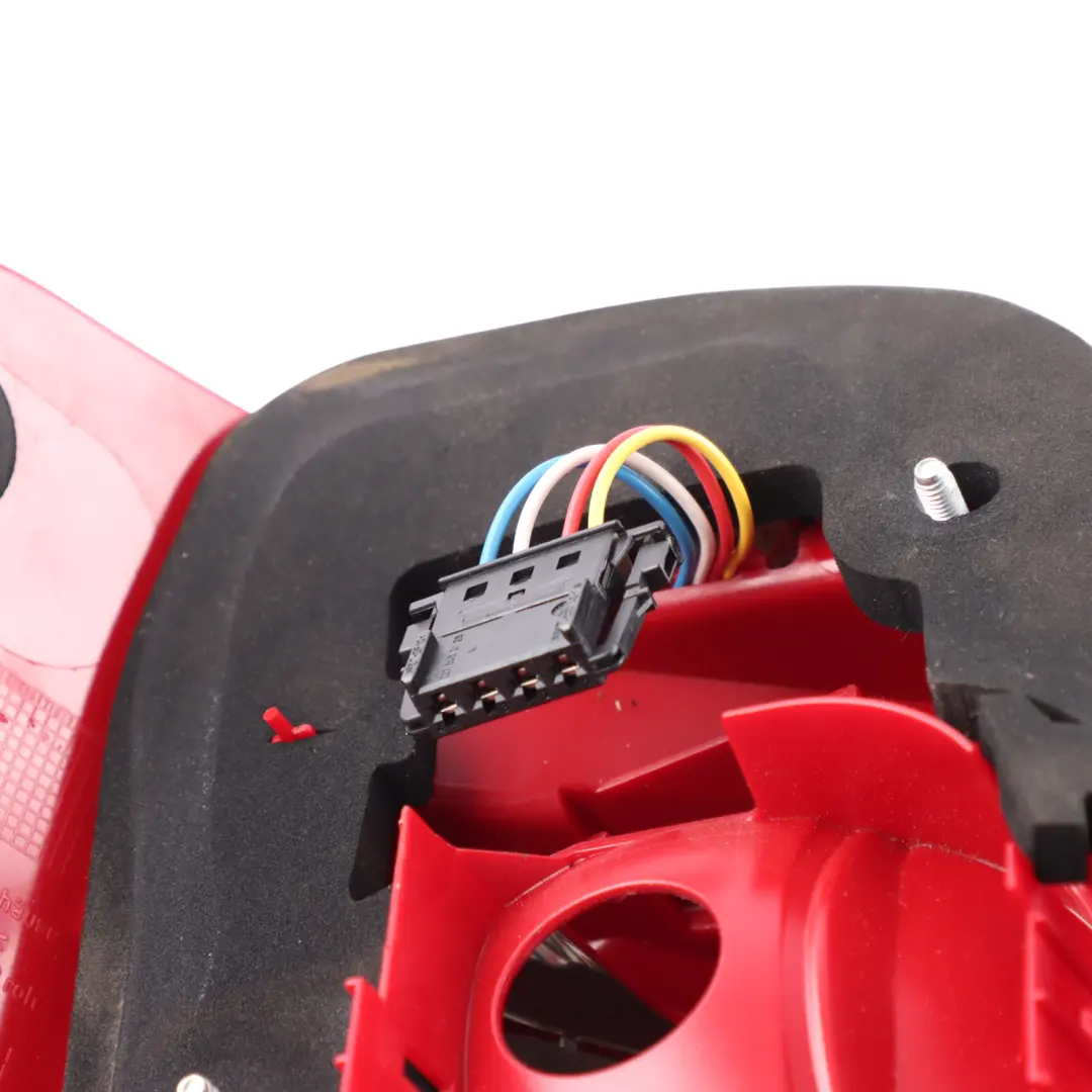 Feu arrière droit pour Mercedes W204 Estate à propos du numéro de pièce A2048206564 Mercedes W204 Estate Feu arrière droit - SKU A2048206564-2 - Numéro de pièce A2048206564