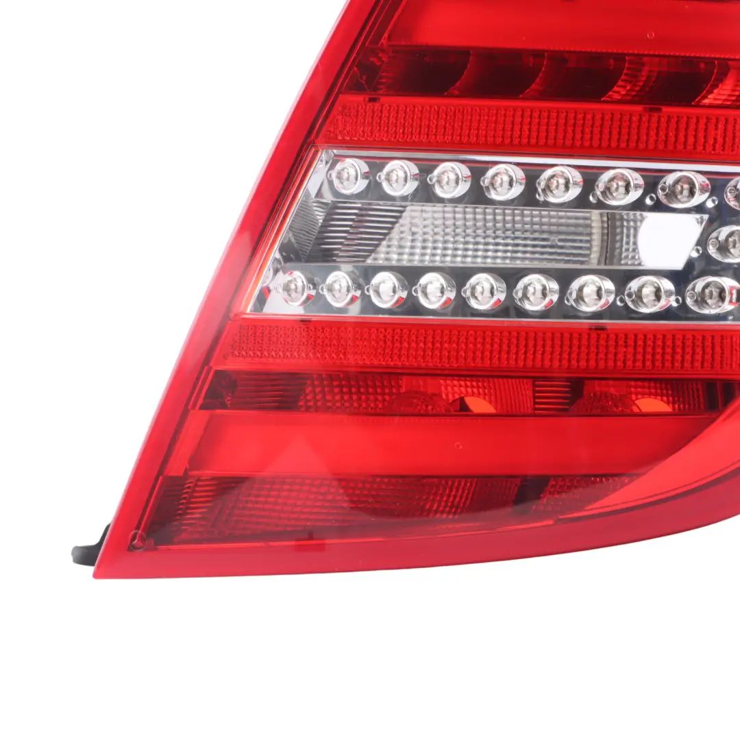 Mercedes W204 Kombi Lampa Prawy Tył Prawa Tylna - SKU A2048206564-2 - Numer Części A2048206564