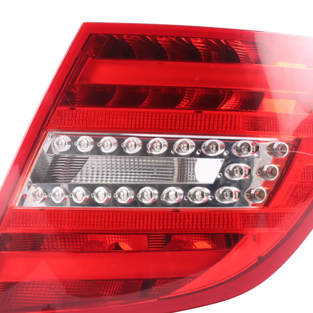 Lámpara trasera lateral Luz trasera derecha para Mercedes W204 Estate con número de pieza A2048206564 Mercedes W204 Estate Lámpara trasera lateral Luz trasera derecha - SKU A2048206564-2 - Número de pieza A2048206564