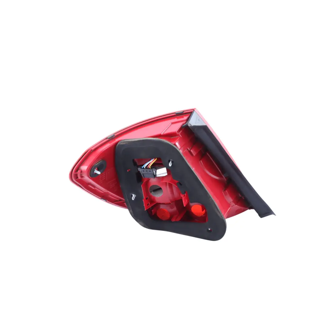 Mercedes W204 Kombi Lampa Prawy Tył Prawa Tylna - SKU A2048206564-2 - Numer Części A2048206564