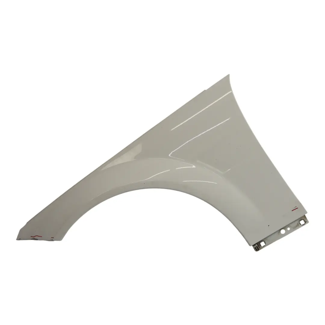 Seitenverkleidung AMG C63 Vorne Links Kotflügel Polar White - 149 für Mercedes W204 mit Teilenummer A2048800718 Mercedes W204 Seitenverkleidung AMG C63 Vorne Links Kotflügel Polar White - 149 - SKU A2048800718-POL - Teilenummer A2048800718